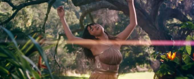 Селена Гомес представила клип на песню «Rare»